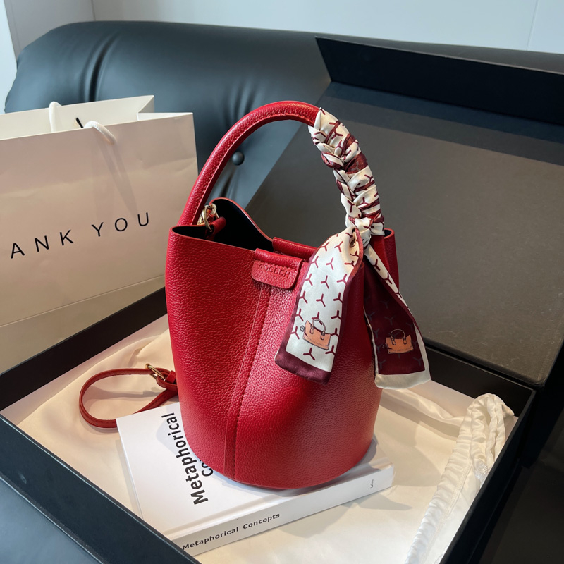Red PU Bucket Shoulder and Cro - Luxury Bags On Sales avaliação e preço