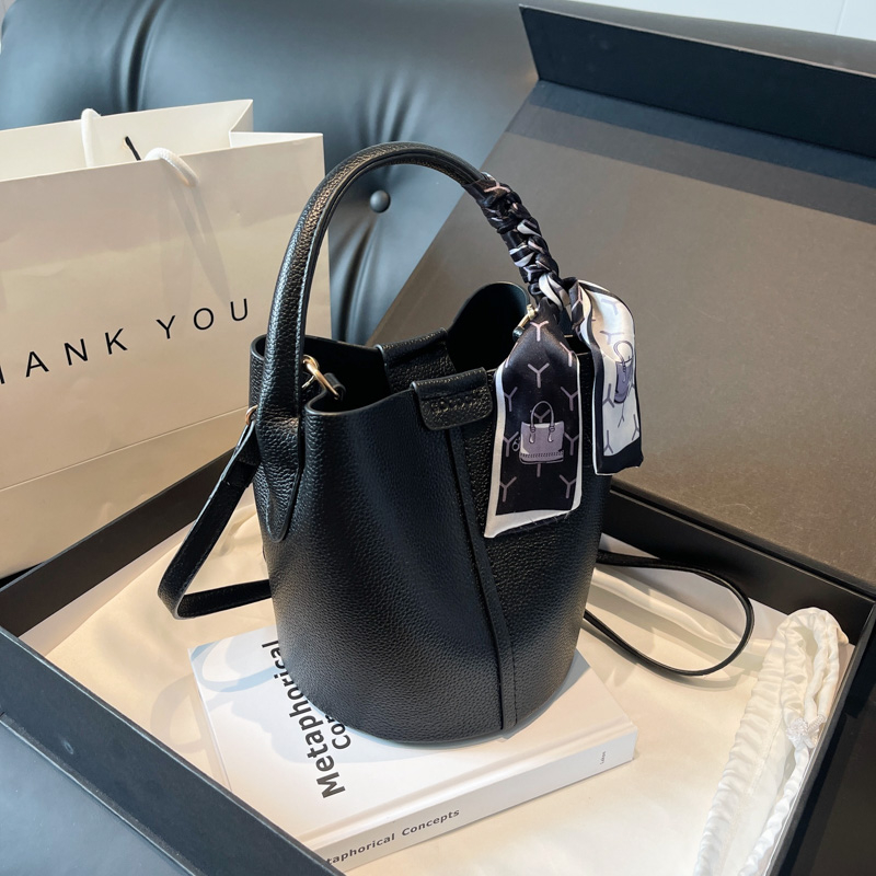 Red PU Bucket Shoulder and Cro - Luxury Bags On Sales avaliação e preço
