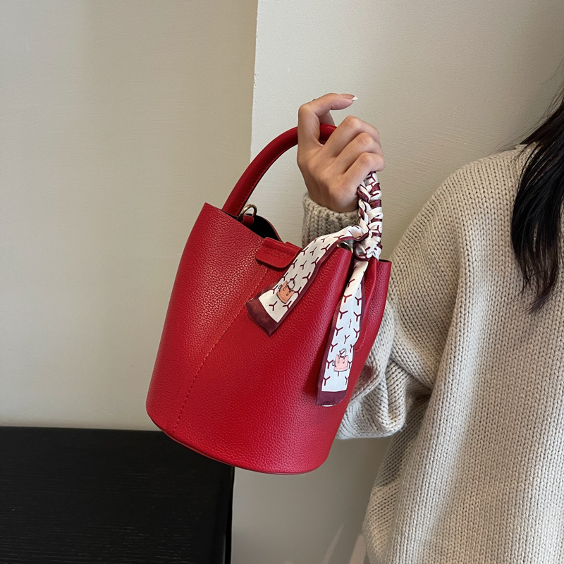 Red PU Bucket Shoulder and Cro - Luxury Bags On Sales avaliação e preço