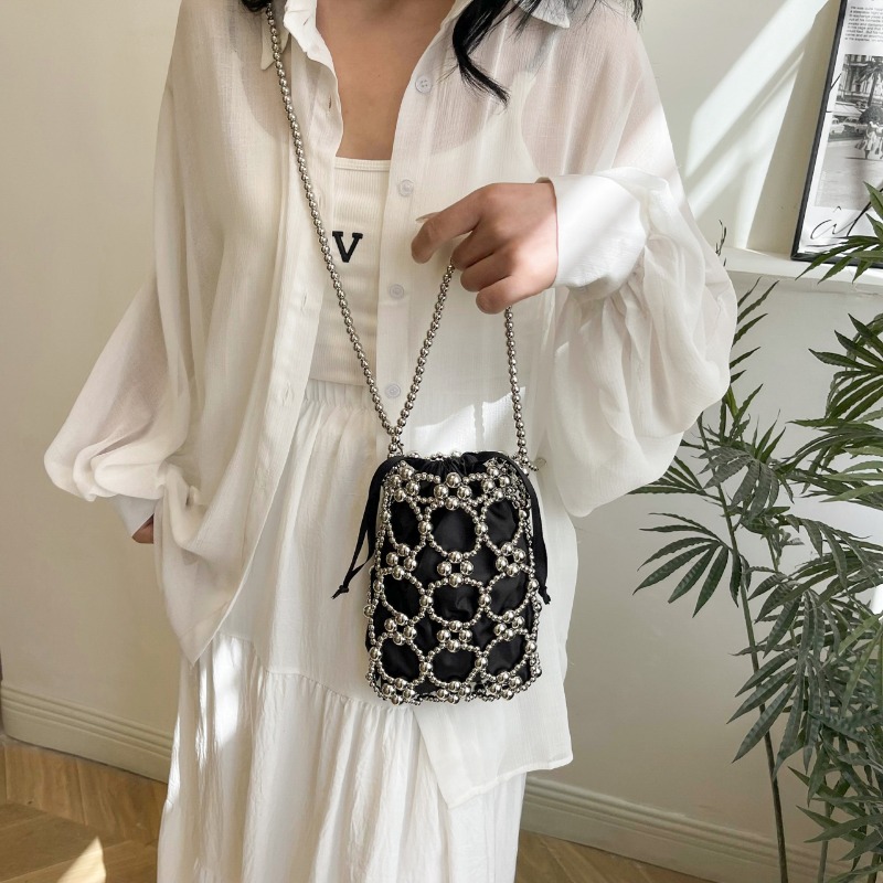 White Beading Bucket Shoulder  - Luxury Bags On Sales avaliação e preço